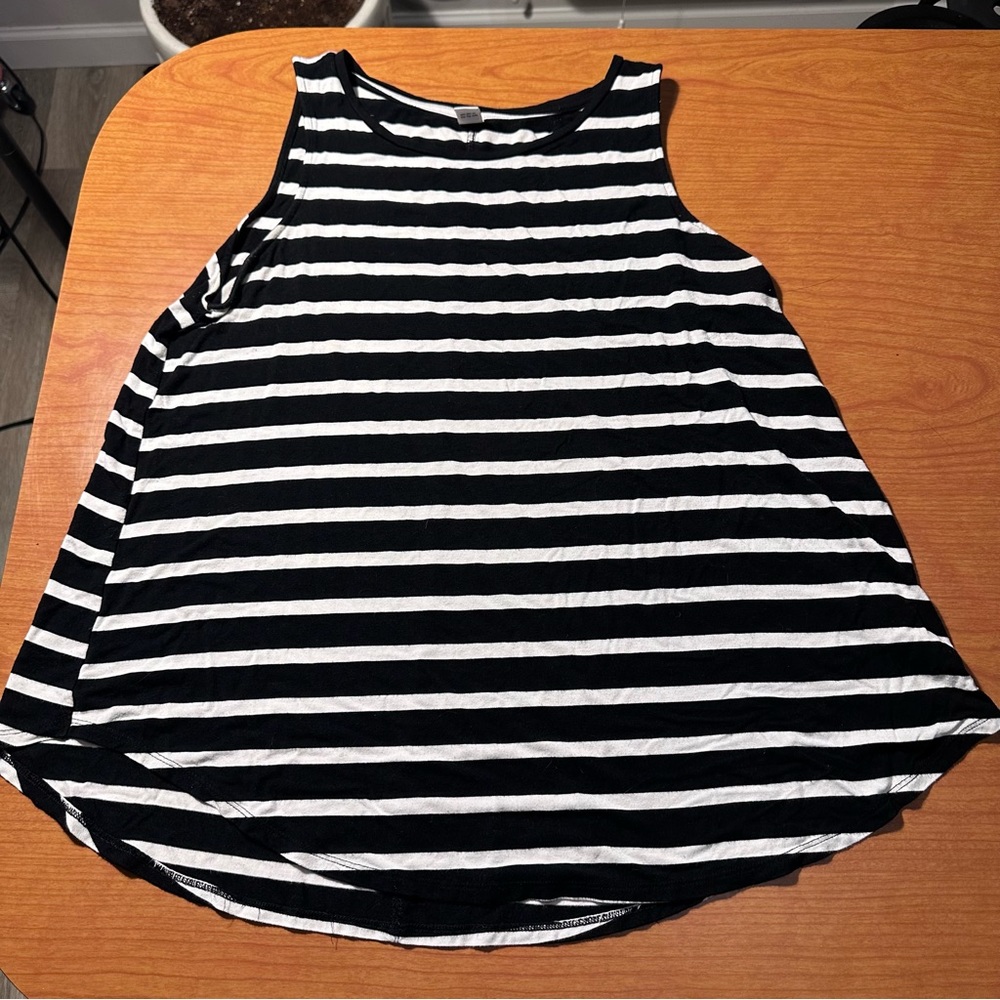 Luxe Striped Black and White Print High Neck Curved Hem Tank Top Old Navy